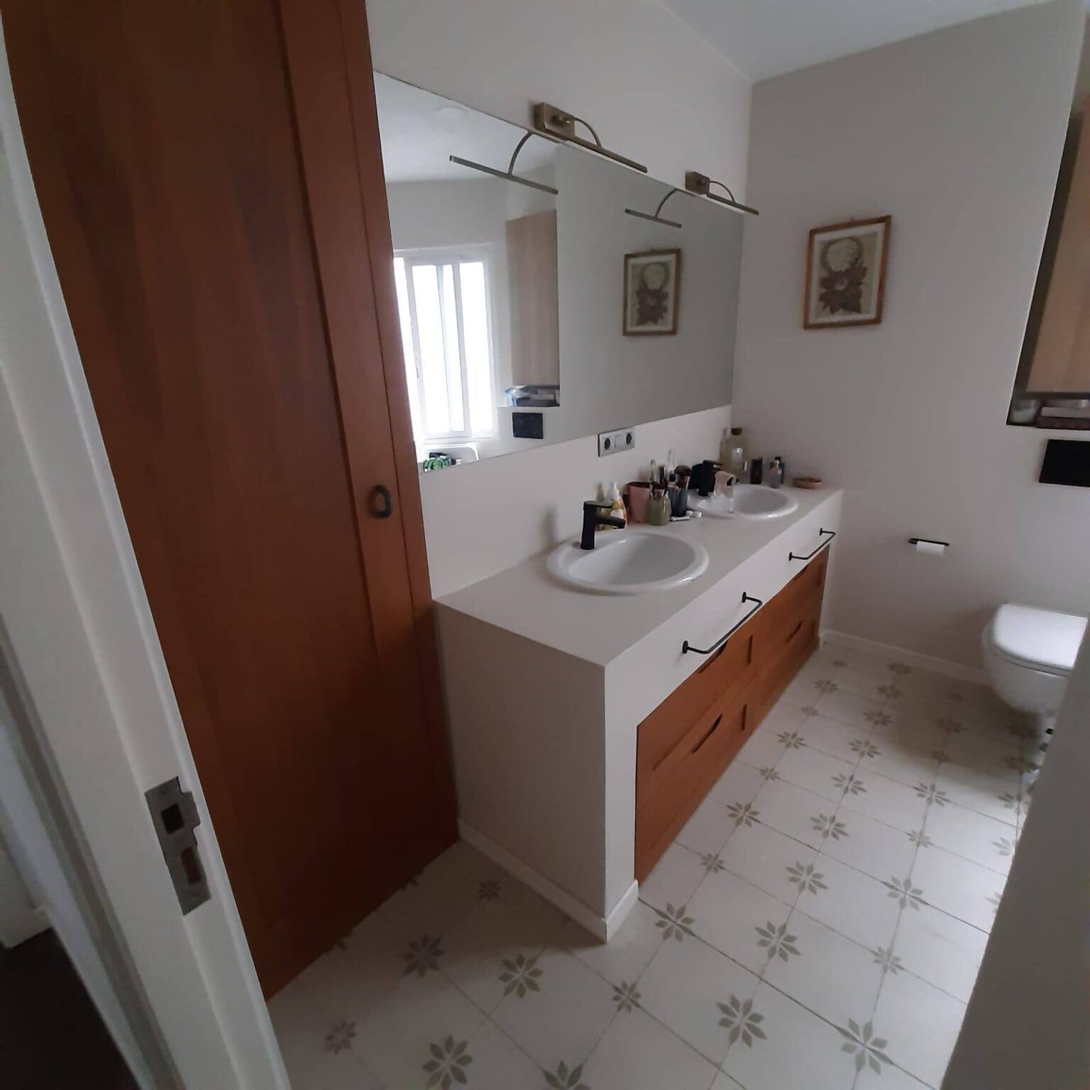 Puertas de madera maciza con instalación profesional